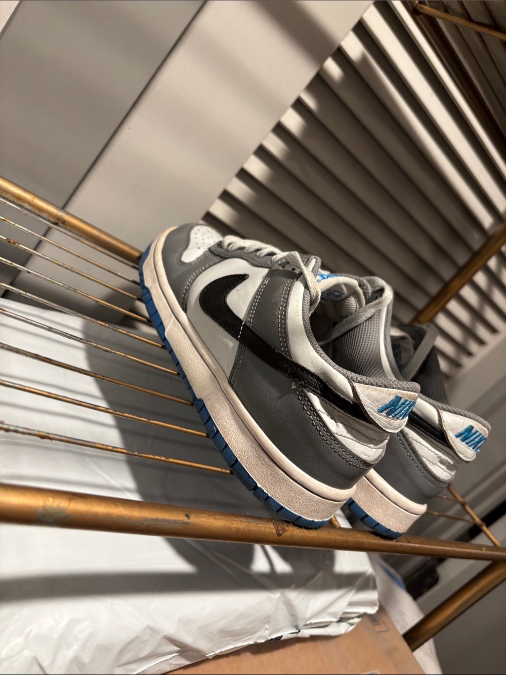Nike 6.5Y Low Top Sneakers in Gray White and blue